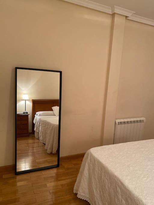 Lovely 2 Bedrooms Apartment Main Square بلاسينثيا المظهر الخارجي الصورة
