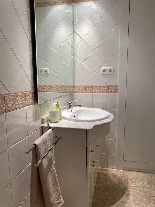 Lovely 2 Bedrooms Apartment Main Square بلاسينثيا المظهر الخارجي الصورة