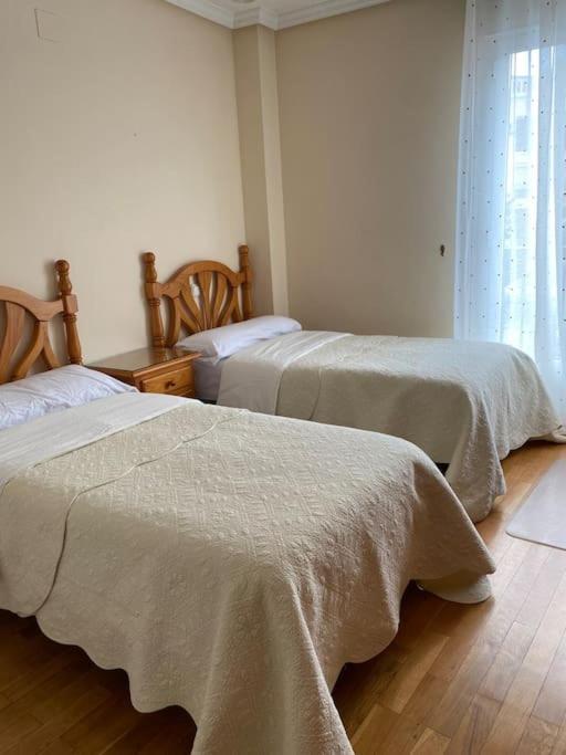 Lovely 2 Bedrooms Apartment Main Square بلاسينثيا المظهر الخارجي الصورة