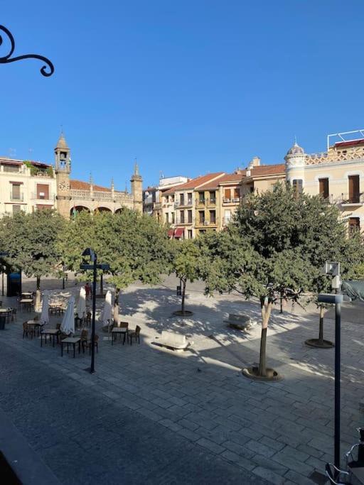 Lovely 2 Bedrooms Apartment Main Square بلاسينثيا المظهر الخارجي الصورة