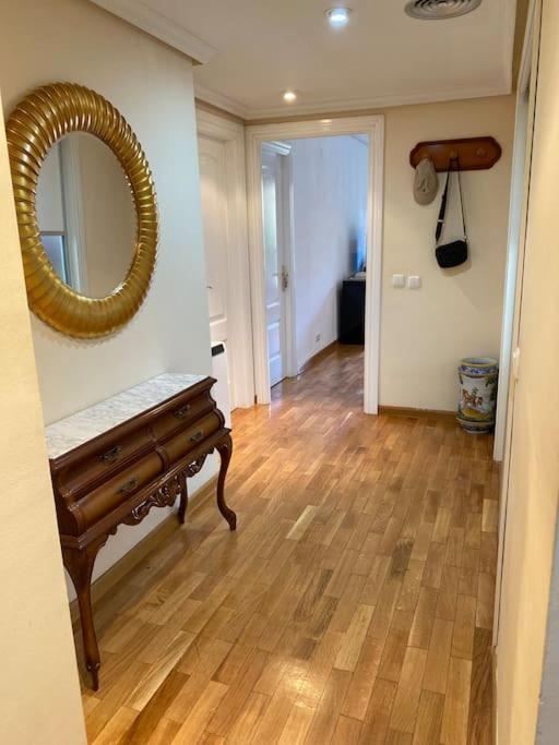 Lovely 2 Bedrooms Apartment Main Square بلاسينثيا المظهر الخارجي الصورة