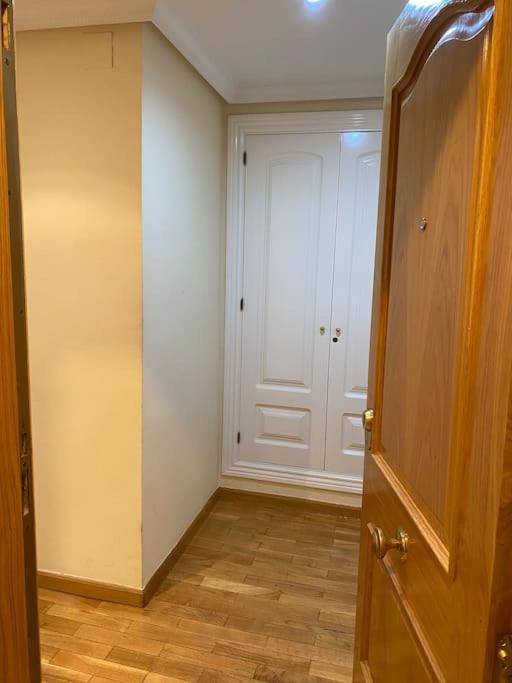 Lovely 2 Bedrooms Apartment Main Square بلاسينثيا المظهر الخارجي الصورة
