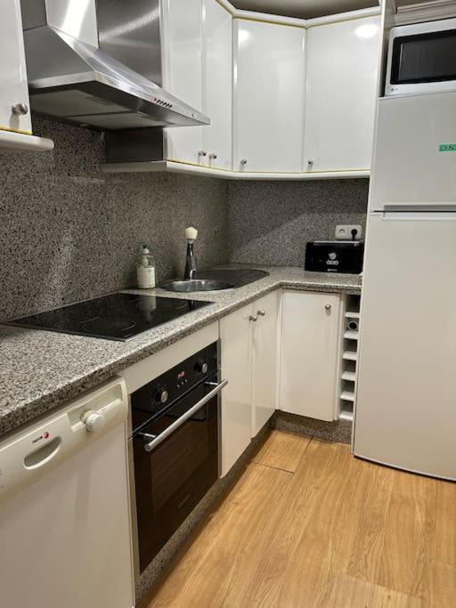 Lovely 2 Bedrooms Apartment Main Square بلاسينثيا المظهر الخارجي الصورة