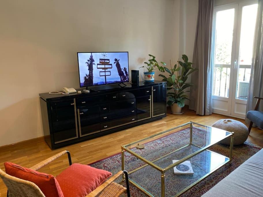 Lovely 2 Bedrooms Apartment Main Square بلاسينثيا المظهر الخارجي الصورة