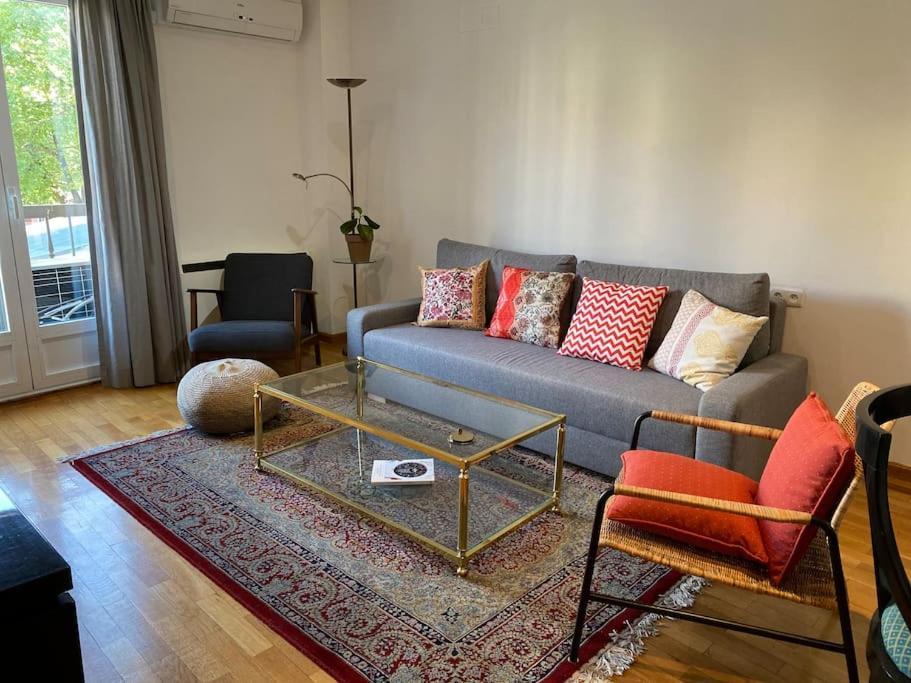 Lovely 2 Bedrooms Apartment Main Square بلاسينثيا المظهر الخارجي الصورة